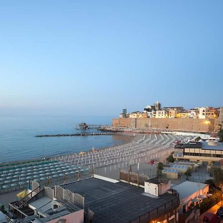 La Finestra Sul Castello B&B Термоли Экстерьер фото